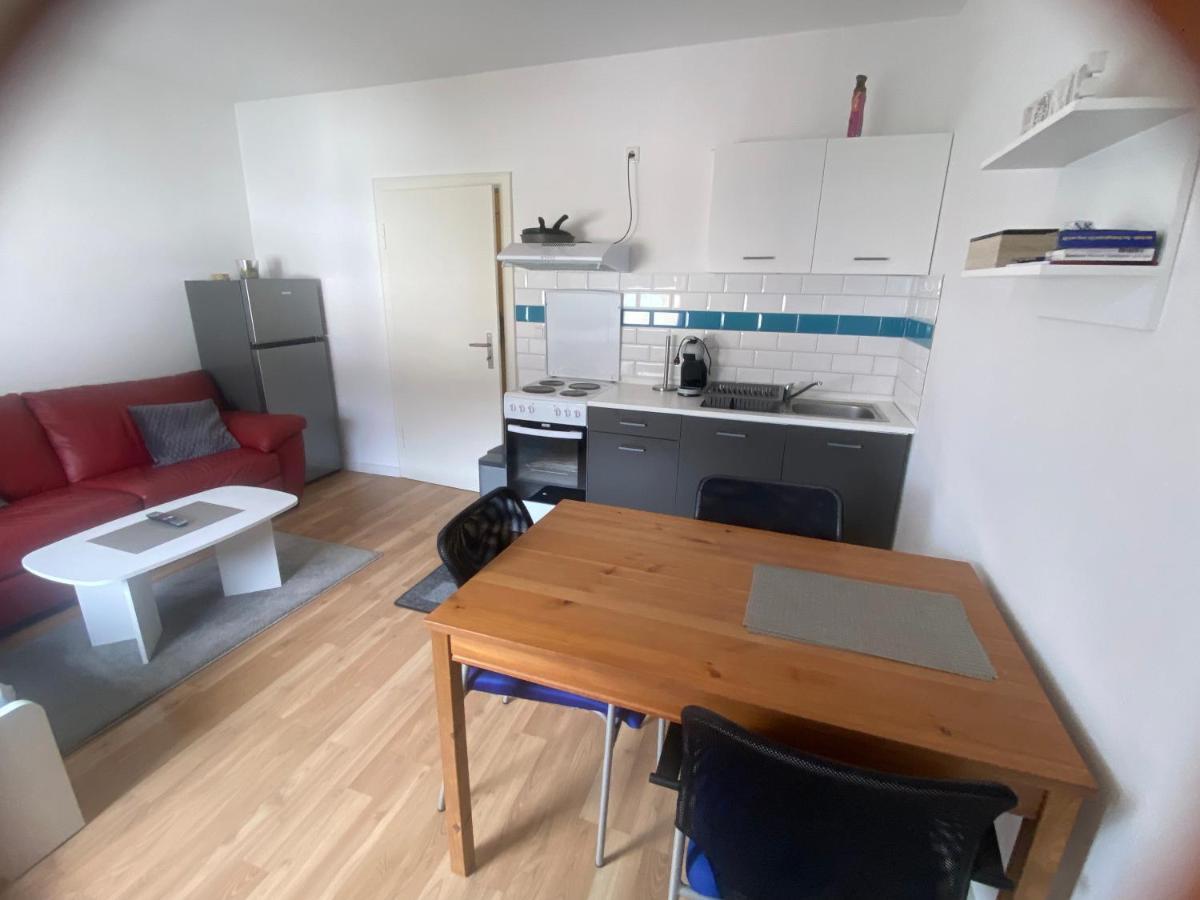 Schoene 2 Zimmer Apartment In Krefeld City, Monteur Wohnung Netflix & Prime Luaran gambar